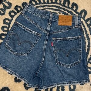 Levi's Classic High Loose Shorts